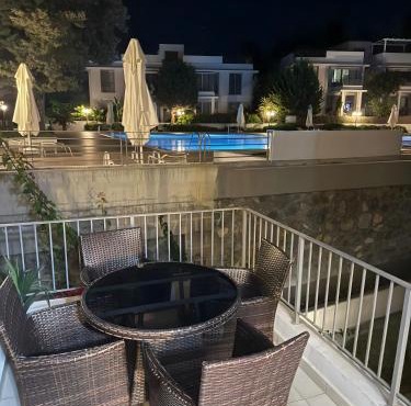 Milos Park Homes Modern 2BR Apartment with Pool Alsancak Girne in Alsancak