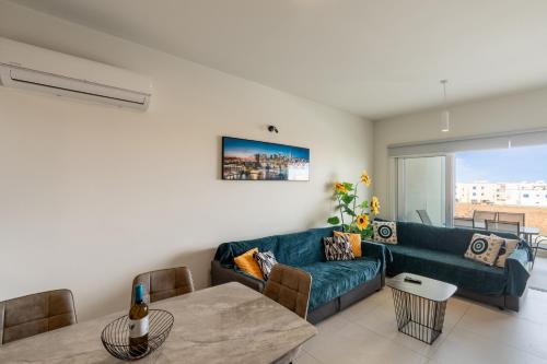 The Icon 103 - Luxury 2BR Sea View with Pool, Mythical Seas - Protaras in Paralimni