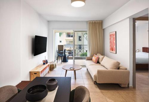 Modern 2BR Apt with Pool & Balcony in Kiti
