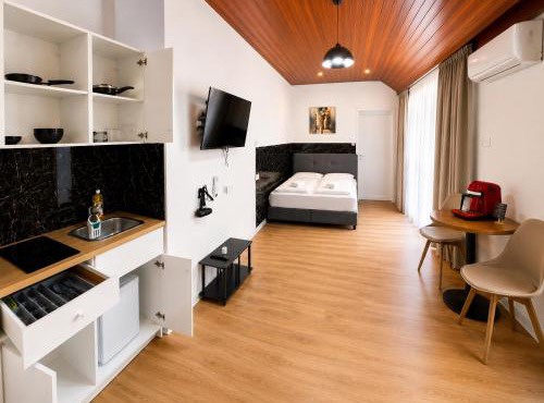 Modern Studio N1 private Kitchenette and Bathroom