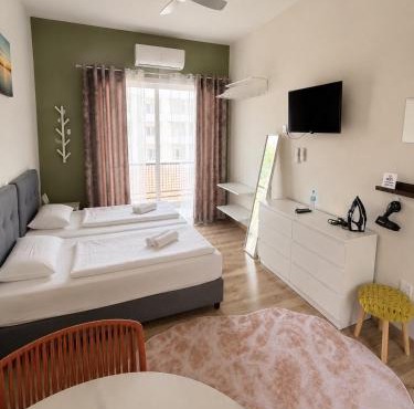Smart Deluxe Studio N9 private Kitchenette Balcony Beach 250m Marina Port 900m
