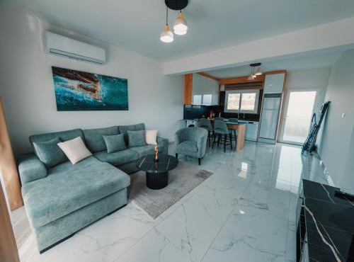 Chic Sunset Apartment with Terrace in Protaras