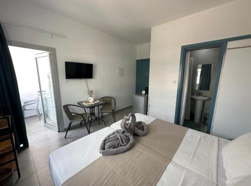 Golden Sun Rooms - Adults Only