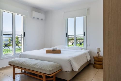 2BR Apartment with Amazing View and Pool in Kiti