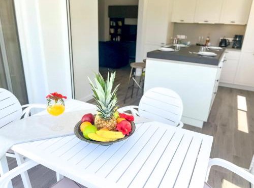 Palemisos Sea Breeze Apt & pool, Sleeps 4