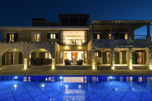 5 bedroom Villa Rio with large private pool and hot tub, Aphrodite Hills Resort in Kouklia
