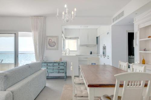 Luxury Beach Front Flat Kyma 3