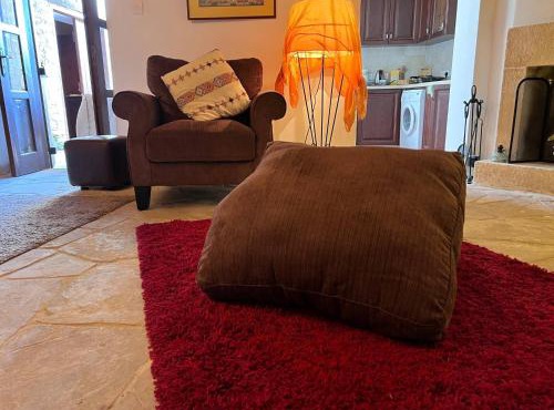 Charming 3-Bedroom Cottage in Heart of Vasa Koilaniou