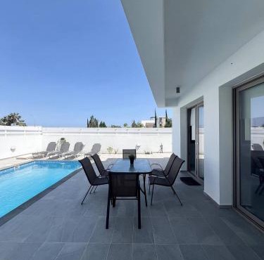 Hubstay - Seaview Villa Oriana in Larnaca in Larnaca
