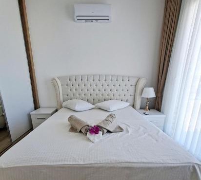 Spacious & Bright 2BR Apartment, 5min to Beach