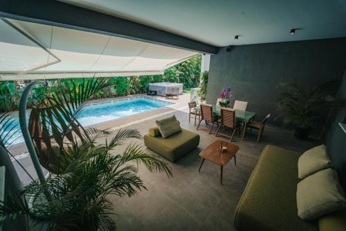 TG NEW Luxury Private Resort & SPA Villas - Heated Salty Swimming Pool, Outdoor Jacuzzi, Sauna, Exotic Garden