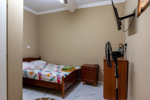Traditional Stone House in Vouni, Quiet Stay with Courtyard & BBQ