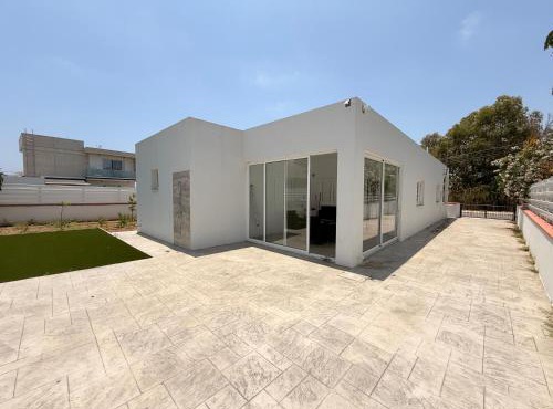 Bungalow House Kiti, seaside