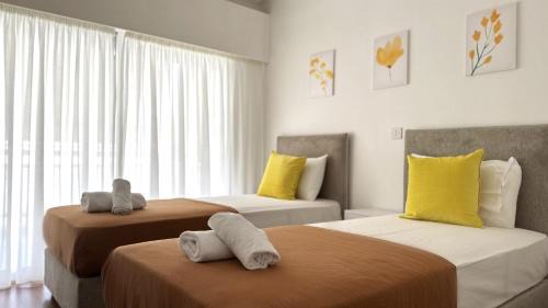 Modern 3BDR Top Floor Lux Suite Balcony
