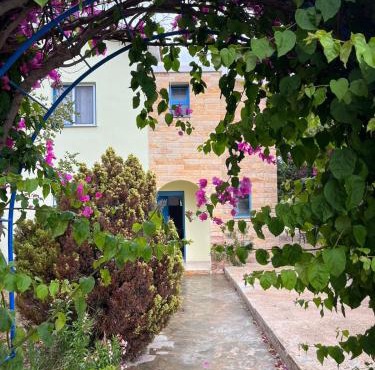 Queen Eyridiki Luxury Villa 1