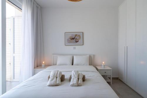 Stylish Poolside Villa at Paphos