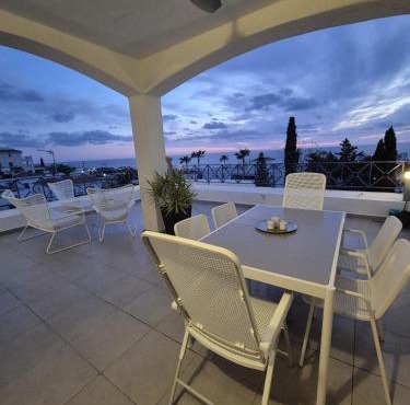 Sunset Sea View Apartment in Kissonerga