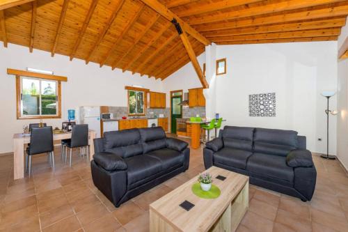 Villa Iriss by Villa Plus