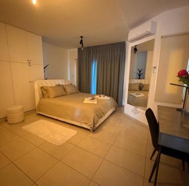 FLH - Feel Like Home Modern 1-Bedroom Ground floor Apartment in Strovolos
