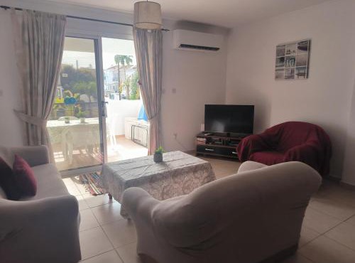 STOP! Book Now 3 Bedroom Large Apartment in Oroklini