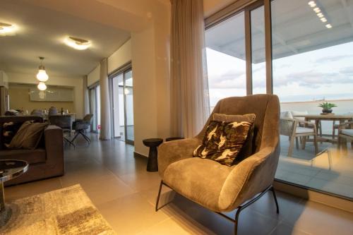 Top Floor Gem: 3BR, Huge Veranda in Nicosia