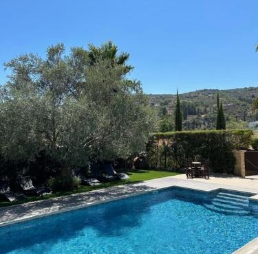 Valencia Grove Villa in Miliou