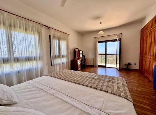 Mountain view 6 bed mansion with Private Padel Court, Pool & Gym