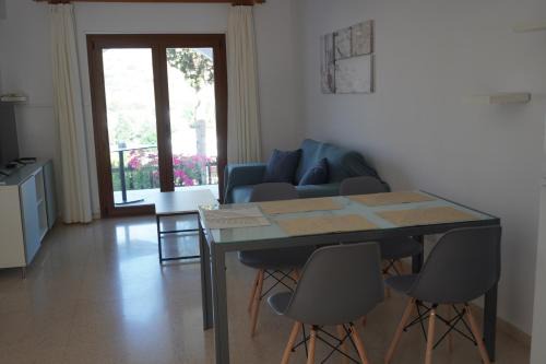Skeleas Apartments in Pissouri