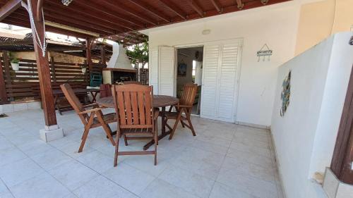 Comfortable 2BR Seaside House & Free Parking