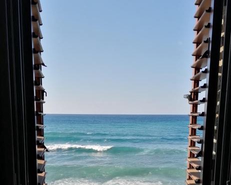Shambala Beach House-where mountains meet the sea