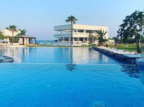 So White Beach Resort