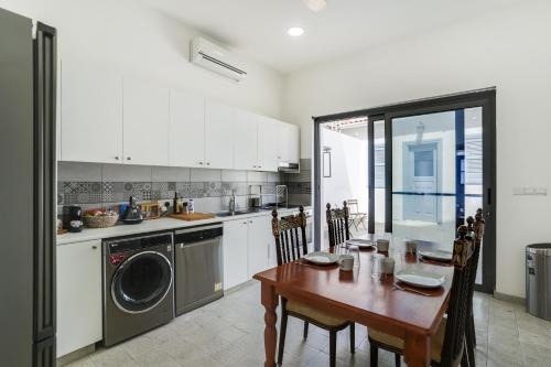 To Hani - Kamara Maisonette