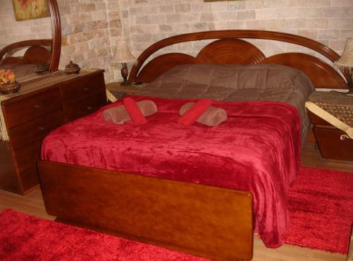 The Love Holiday House in Tris Elies