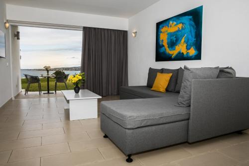 Theo Sunset Bay Hotel in Paphos