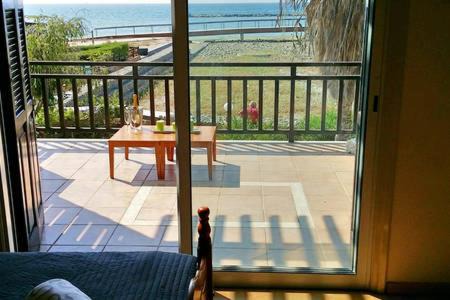 Larnaka Beach House 3